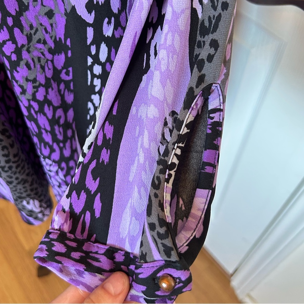 Dana Buchman Woman’s Medium Purple Animal Print 3/4 Sleeve Button-Up V-Neck Top - Picture 8 of 8